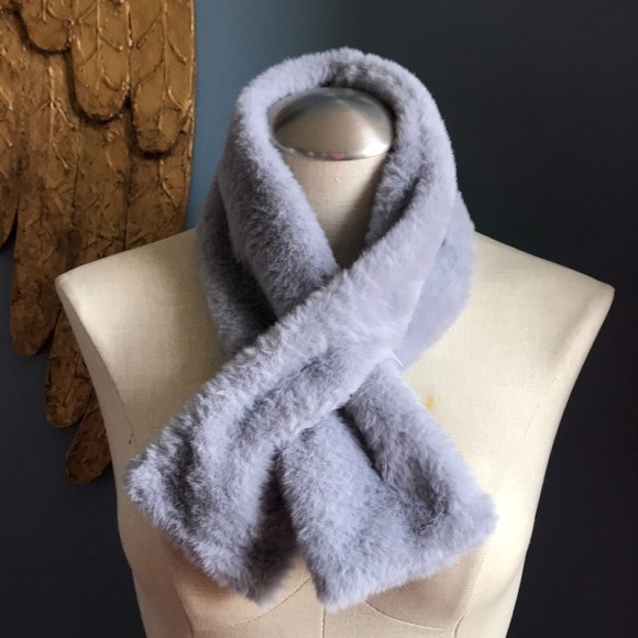 NWT Gray faux fur elegant winter scarf monochromatic quiet luxury old money OS - Picture 1 of 9